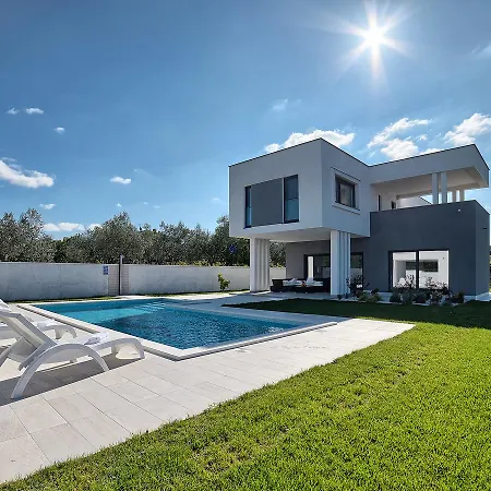 Holiday home Lungera *